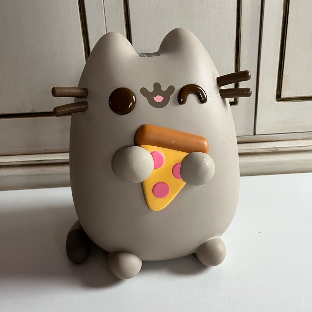 Large Funko Pop! Vinyl Jumbo 10 in Pusheen - Pusheen with Pizza Cat Cartoon 2019 - Picture 1 of 6